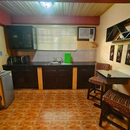 Monte Rio Gardens Bed & Breakfast アラミノス エクステリア 写真
